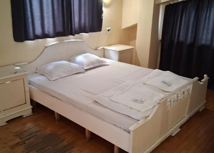 Hotel семеен пролет Sjoemen